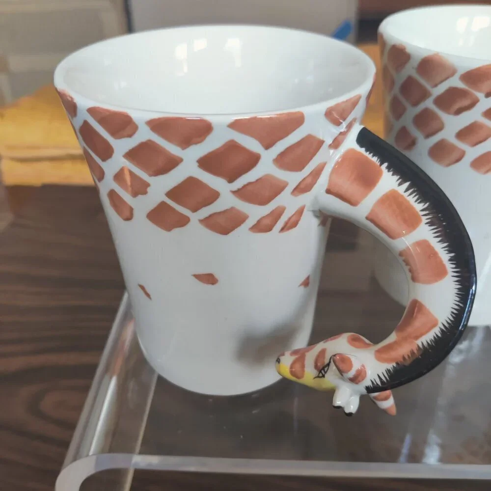 Pier One Giraffe Coffee Mug (2 avail) A 3D giraffe whose neck is a coffee handle